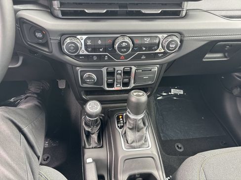 New 2025 Jeep Wrangler Unlimited Sahara AWD/4WD image 26