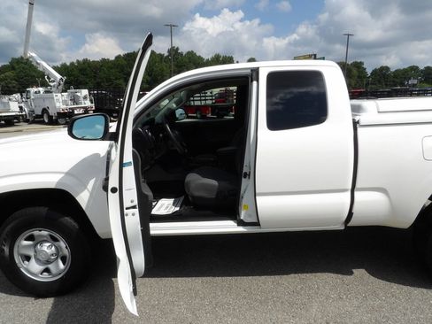 Used 2020 Toyota Tacoma SR image 13