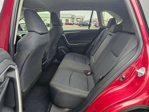 Used 2020 Toyota RAV4 LE image 17