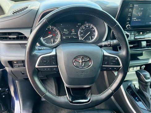Used 2022 Toyota Highlander XSE image 11