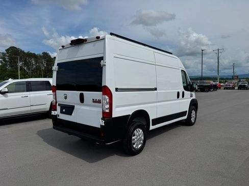 Used 2021 RAM ProMaster 2500 w/ Premium Appearance Group FWD image 4