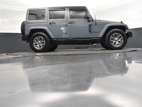 Used 2015 Jeep Wrangler Unlimited Rubicon w/ Connectivity Group image 43