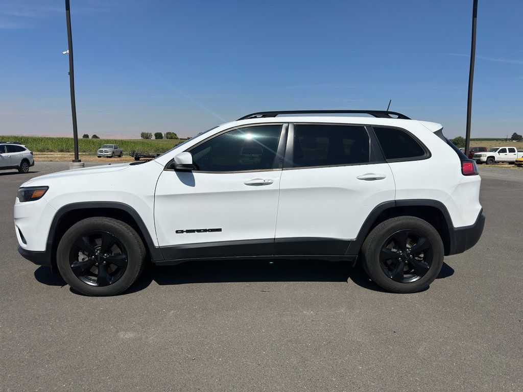 Used 2020 Jeep Cherokee Latitude Plus AWD/4WD image 2