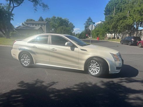 Used 2010 Cadillac CTS Luxury RWD image 5