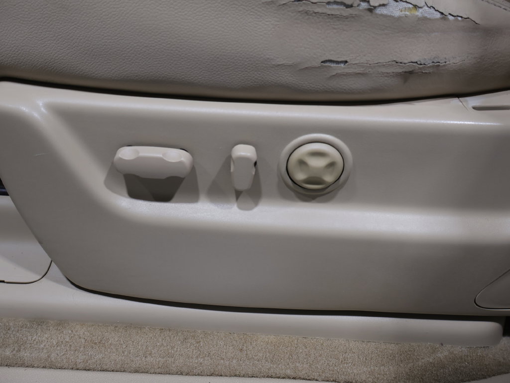 Used 2008 Chevrolet Avalanche LTZ w/ LTZ Preferred Equipment Group AWD/4WD image 16