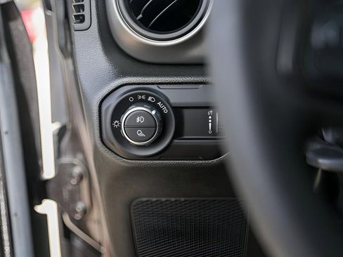 Used 2023 Jeep Gladiator Willys image 18