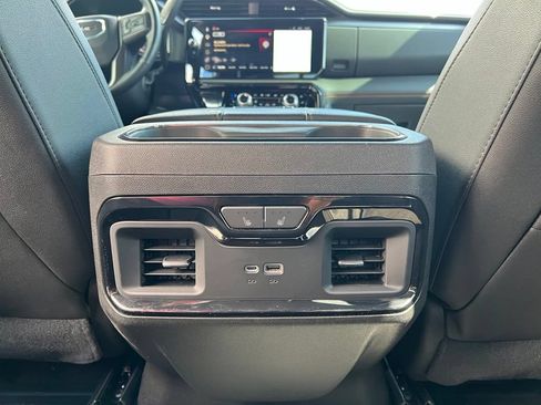 Used 2024 GMC Sierra 2500 AT4 w/ AT4 Preferred Package AWD/4WD image 12