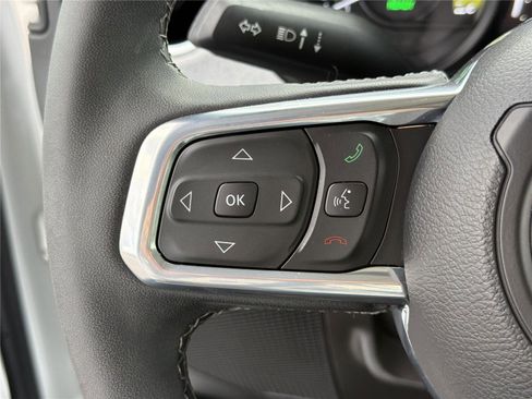 Used 2025 Jeep Wrangler Unlimited Sahara AWD/4WD image 24