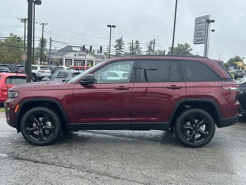 New 2025 Jeep Grand Cherokee Limited w/ Luxury Tech Group II image 9