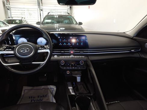 Certified 2023 Hyundai Elantra Limited FWD image 13