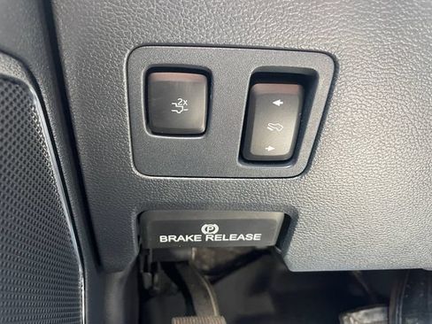 Used 2022 Ford F350 Lariat w/ Lariat Ultimate Package AWD/4WD image 32