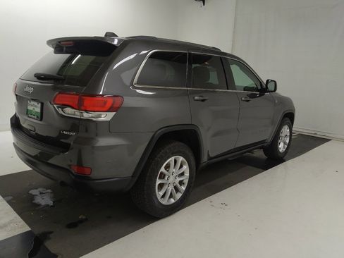 Used 2021 Jeep Grand Cherokee Laredo image 9