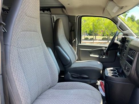Used 2016 Chevrolet Express 2500 RWD image 17