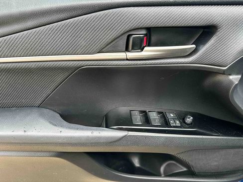 Used 2025 Toyota Camry SE w/ Convenience Package image 17