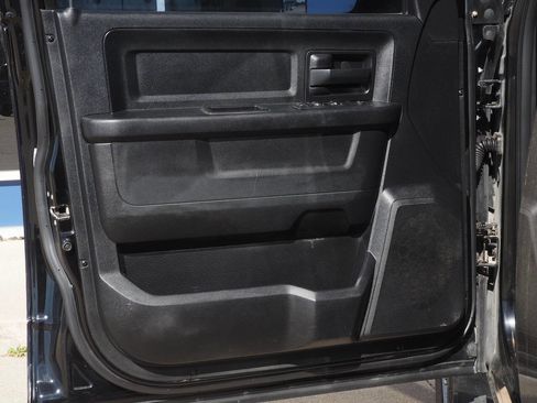 Used 2014 RAM 2500 Tradesman w/ Chrome Appearance Group image 10