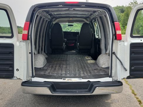 Used 2013 Chevrolet Express 1500 RWD image 16
