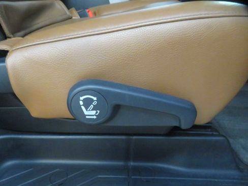 Used 2017 Toyota Sequoia Platinum RWD image 27