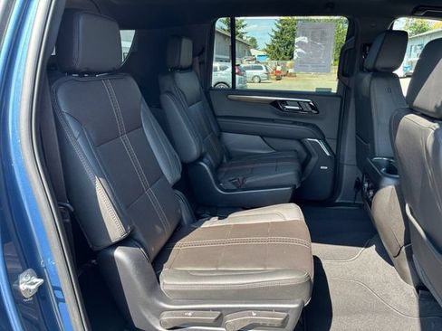 Used 2026 Chevrolet Suburban High Country AWD/4WD image 22