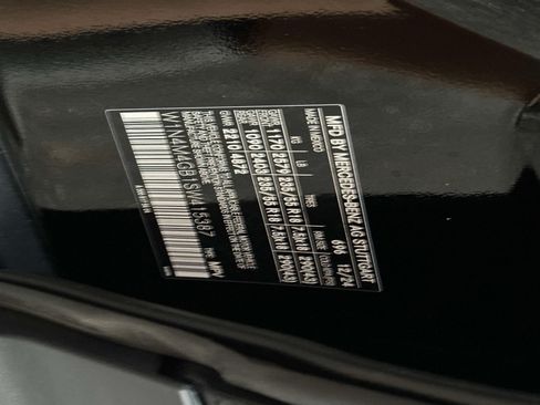 Used 2025 Mercedes-Benz GLB 250 image 31