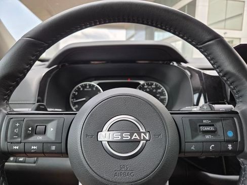 Used 2022 Nissan Pathfinder SL AWD/4WD image 31