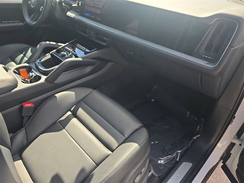 Used 2025 Porsche Cayenne image 19