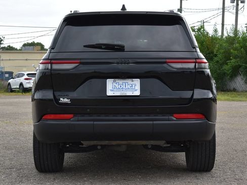 Used 2023 Jeep Grand Cherokee Laredo AWD/4WD image 8