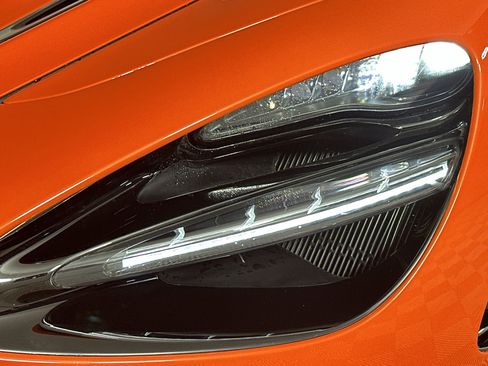 Used 2024 McLaren 750S image 30