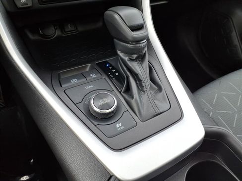 Used 2021 Toyota RAV4 XLE image 19