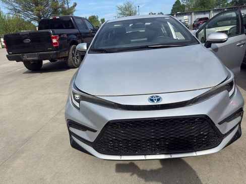 Used 2023 Toyota Corolla SE image 2