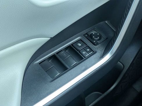 Used 2020 Toyota RAV4 XLE AWD/4WD image 22