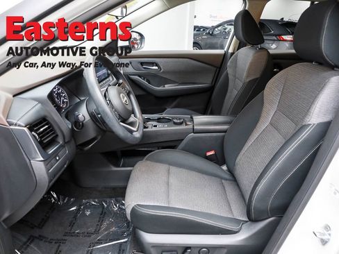 Used 2022 Nissan Rogue SV image 14