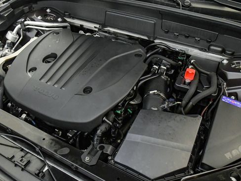 Certified 2025 Volvo XC60 B5 Core AWD/4WD image 26
