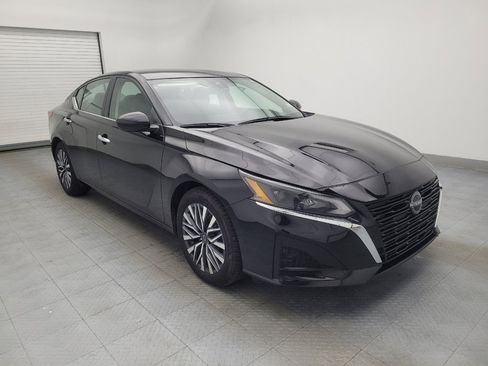 Used 2023 Nissan Altima 2.5 SV image 13