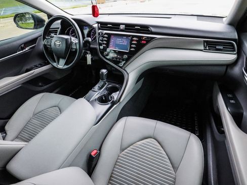 Used 2020 Toyota Camry SE FWD image 27
