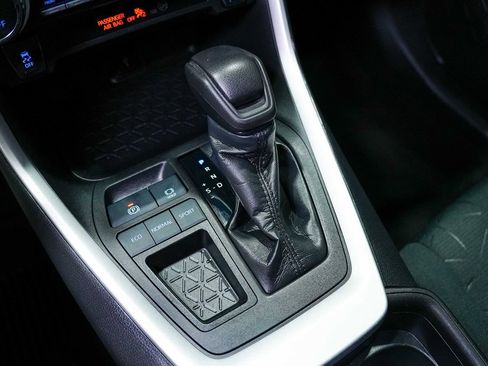 Used 2021 Toyota RAV4 XLE image 17