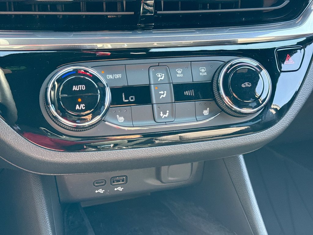Used 2025 Buick Envista Sport Touring w/ Convenience I Package FWD image 18