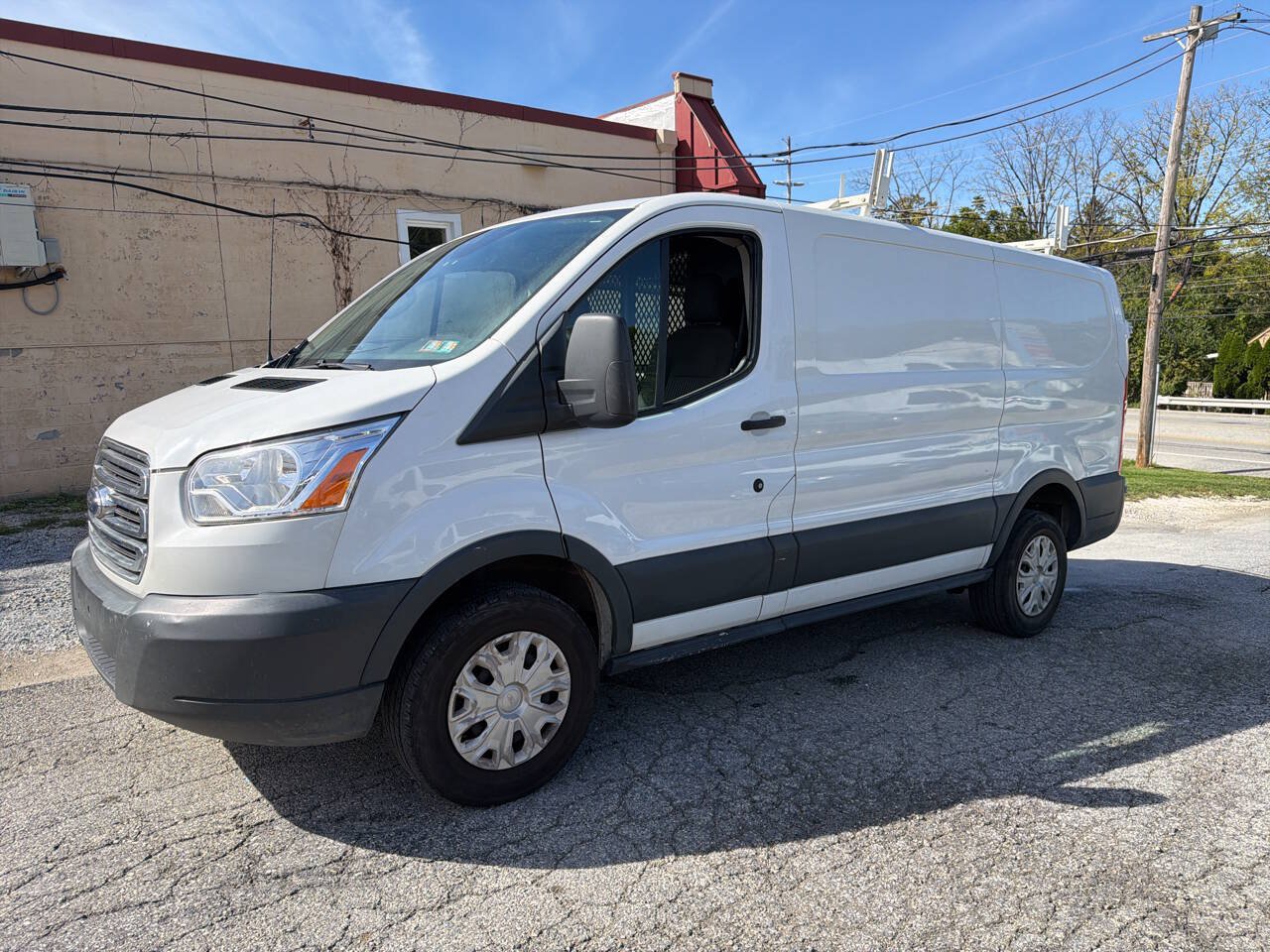 Used 2017 Ford Transit 250 130 Low Roof w/ Exterior Upgrade Package RWD image 5