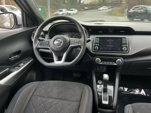 Used 2018 Nissan Kicks SV w/ Exterior Package image 16