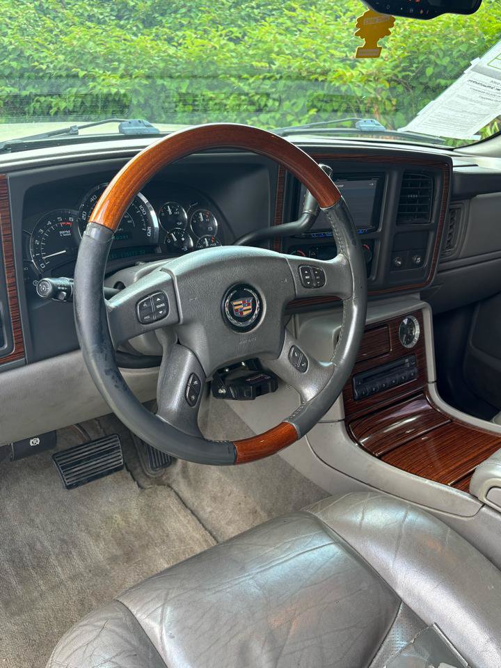 Used 2004 Cadillac Escalade ESV AWD image 17