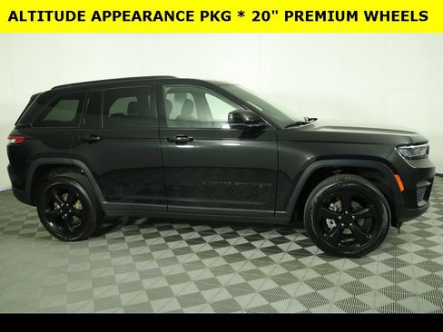 Used 2022 Jeep Grand Cherokee Altitude image 7