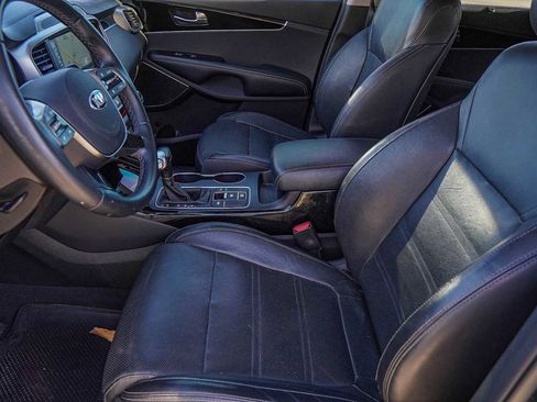 Used 2019 Kia Sorento SX image 10