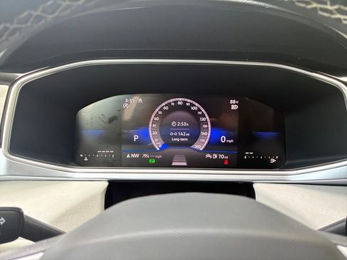 Used 2025 Volkswagen Taos SE AWD/4WD image 14