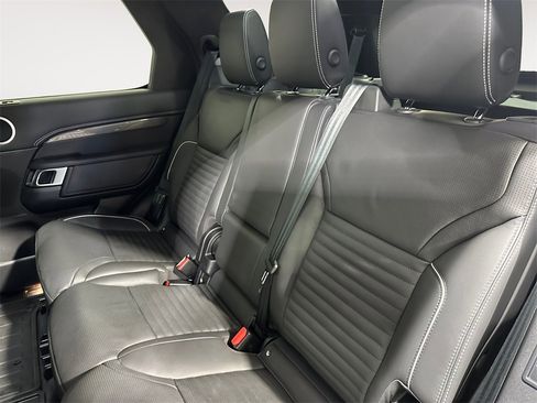 Used 2024 Land Rover Discovery Metropolitan Edition image 13