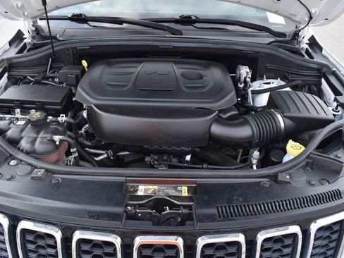 Used 2022 Jeep Grand Cherokee Laredo X image 18