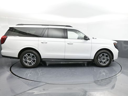 Used 2025 Ford Expedition Max Active image 9