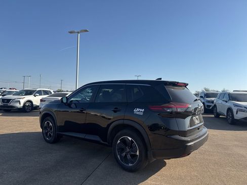 Used 2024 Nissan Rogue SV image 13