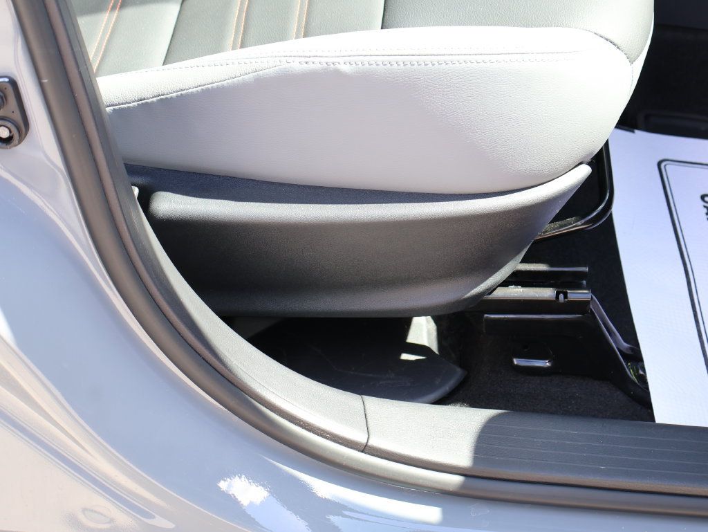 Used 2024 Nissan Kicks SR w/ SR Premium Package FWD image 9