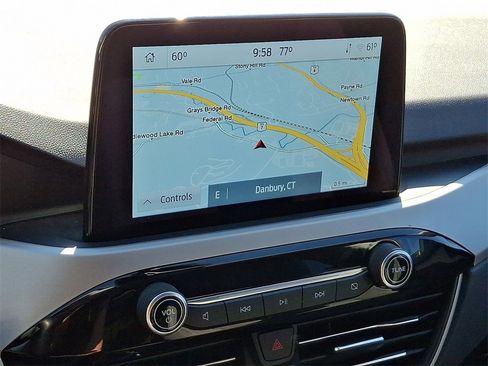 Certified 2022 Ford Escape SE w/ SE Sport Appearance Package image 17