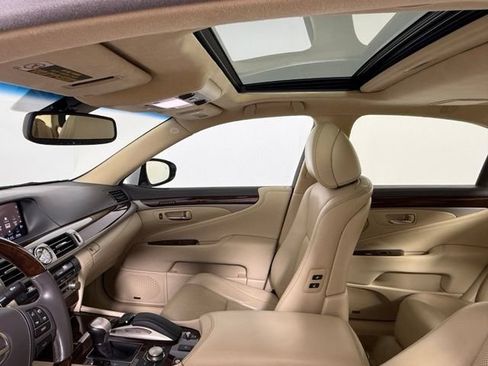 Used 2016 Lexus LS 460 w/ Comfort Package RWD image 35
