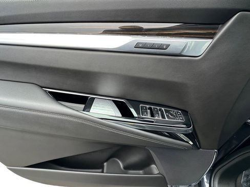 Used 2025 Cadillac Escalade Premium Luxury image 11